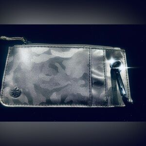 Athleta Coffee Run Wallet 2.0 Silver Gray Camouflage Top Zip Pockets